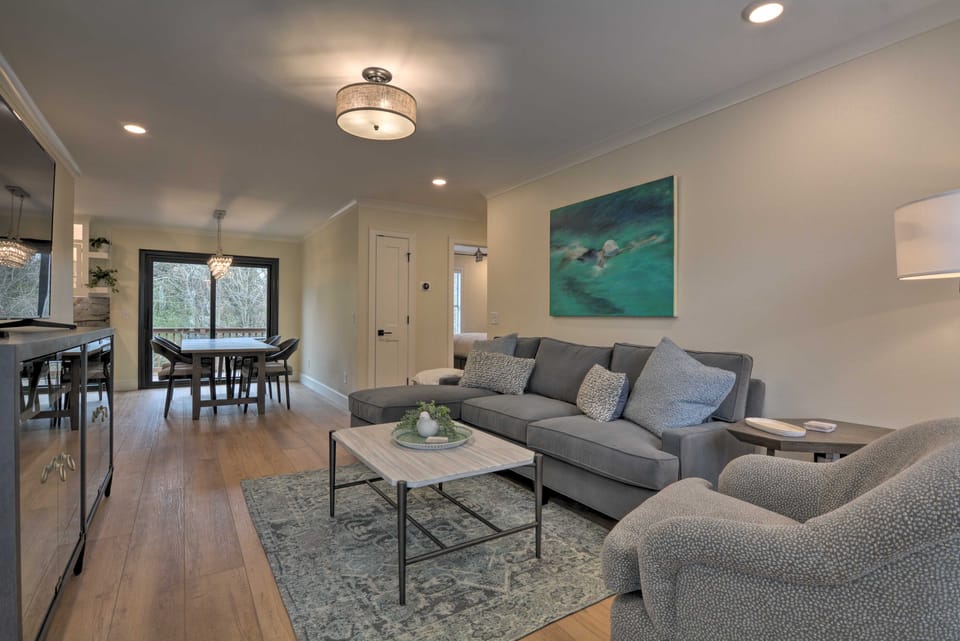 Updated & Modern House < 1 Mi to Dtwn Bentonville! House in Rogers