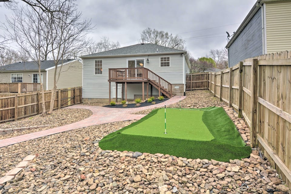 Updated & Modern House < 1 Mi to Dtwn Bentonville! House in Rogers