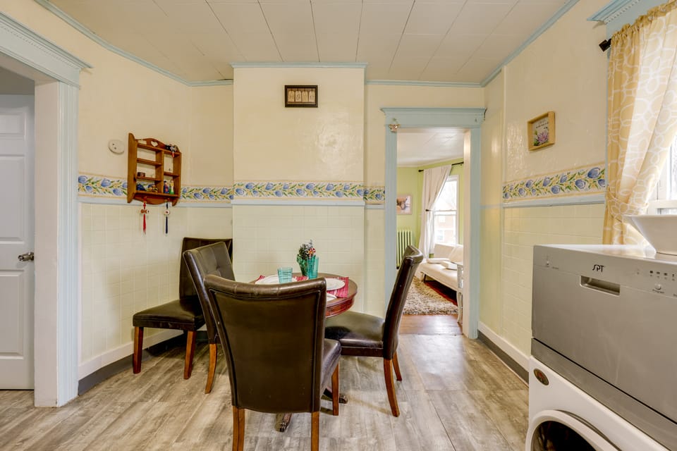 2 Miles to Dtwn! Idyllic Rochester Apt w/ Hot Tub Apartment in Brighton