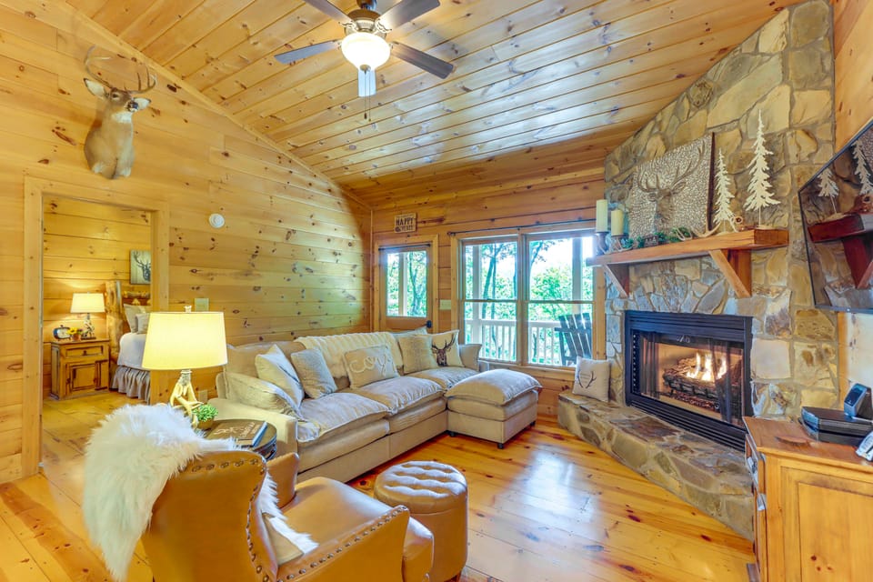 2 Queen Suites, Trail Access, Mtn View, Fire Table House in Georgia
