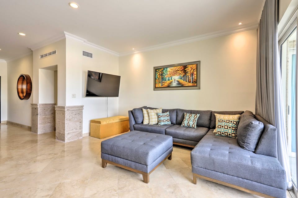 Walk to Beach: Modern Cabo Condo w/ Balcony! Apartment in Cabo San Lucas