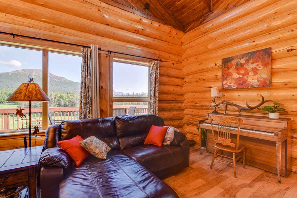 Legacy Mountain Lodge on 40-Acre Ranch w/ Views! House in Alaska