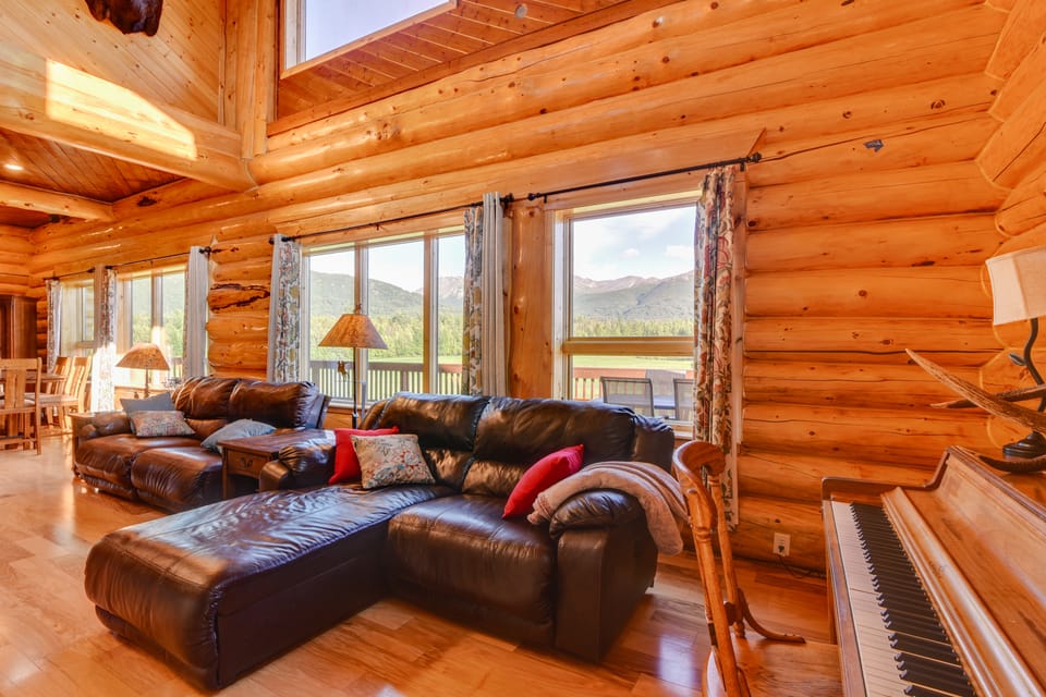 Legacy Mountain Lodge on 40-Acre Ranch w/ Views! House in Alaska