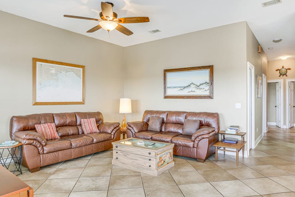 Family-Friendly Waterfront Oasis: 7 Miles to Beach House in Florida