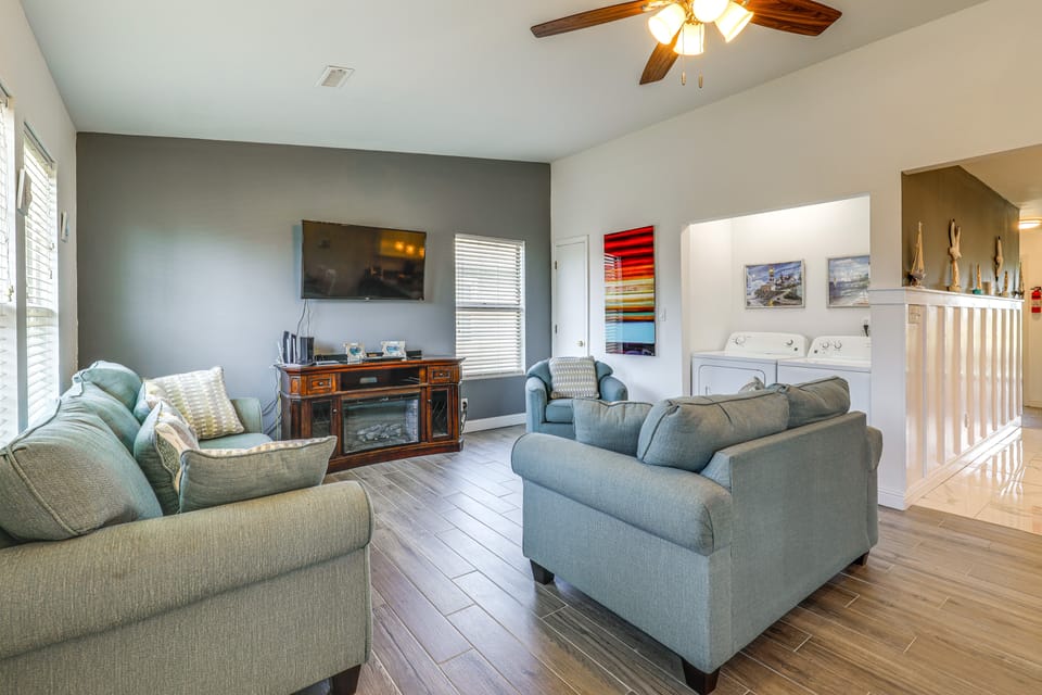 North Topsail Beach Townhome: Walk to the Beach! Apartment in North Topsail Beach