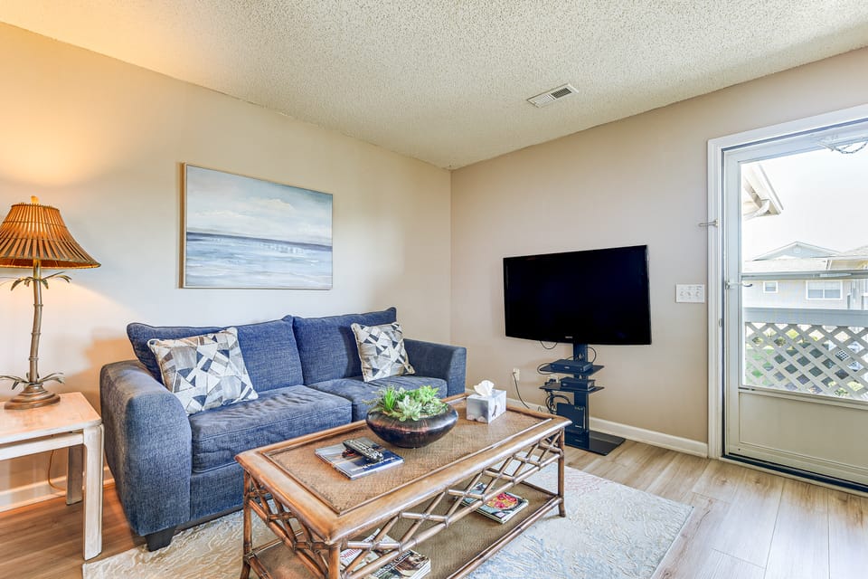 Walk to Beach: North Myrtle Condo! Apartment in North Myrtle Beach