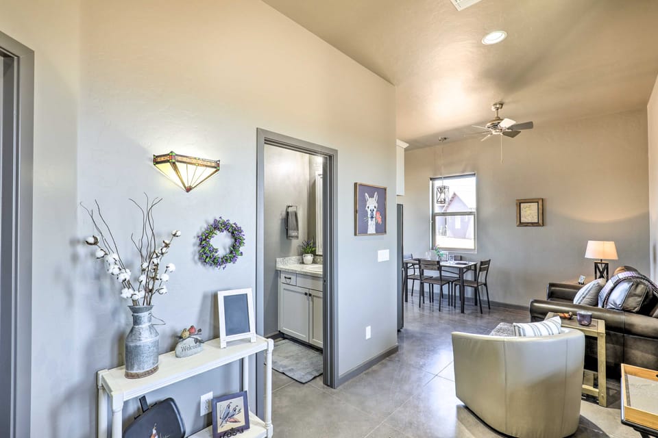 Modern Elgin Home: Walk to Wineries + Pets Welcome House in Arizona