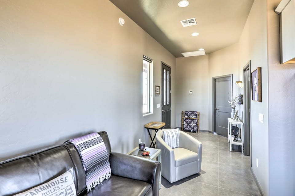 Modern Elgin Home: Walk to Wineries + Pets Welcome House in Arizona