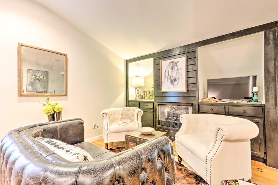 Upscale Rustic Duplex on Stream, Near Blowing Rock Apartment in Watauga