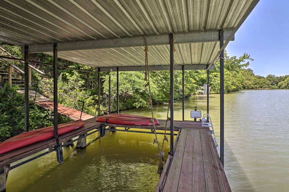 Ouachita River Cabin: Royal Haven w/ Dock! House in Garland County