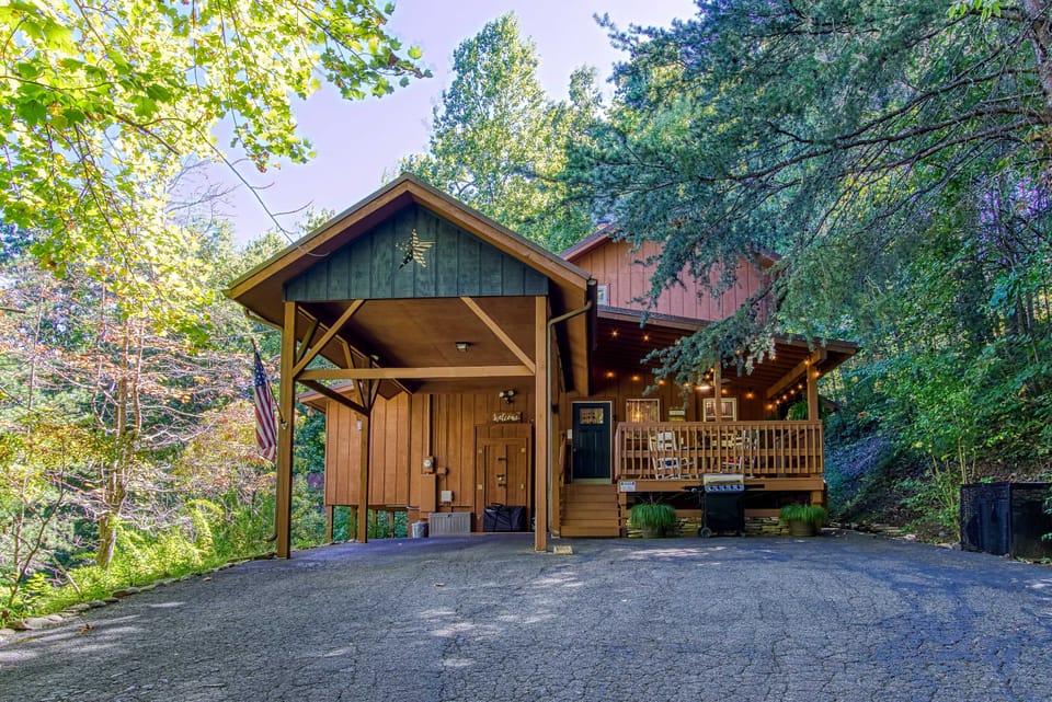 Cozy Cabin w/ Mountain Views Near SkyLift Park! House in Gatlinburg
