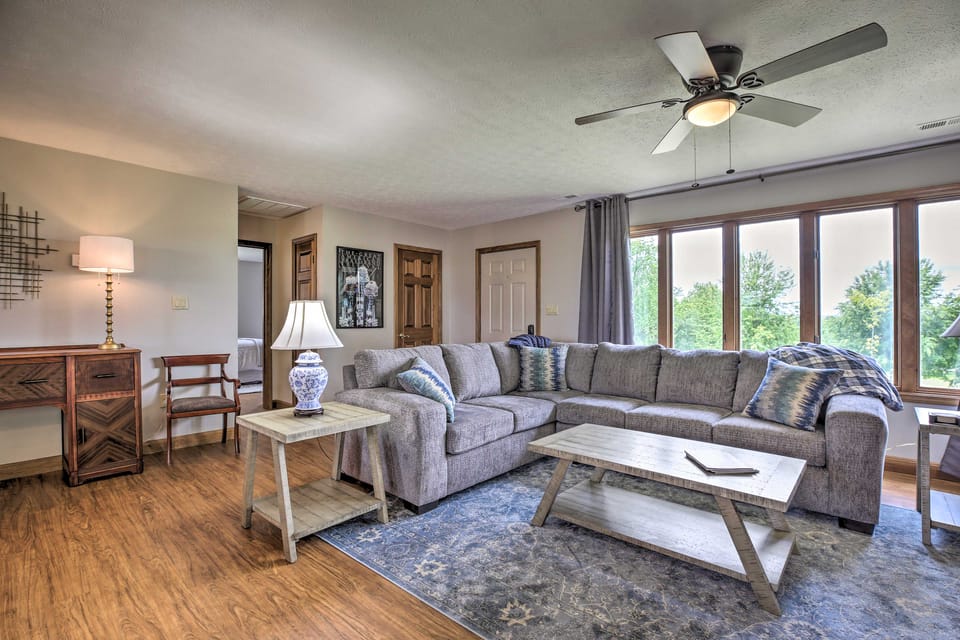 'Blue Moon Cottage' w/ Amazing Views of 5 Counties House in Kentucky