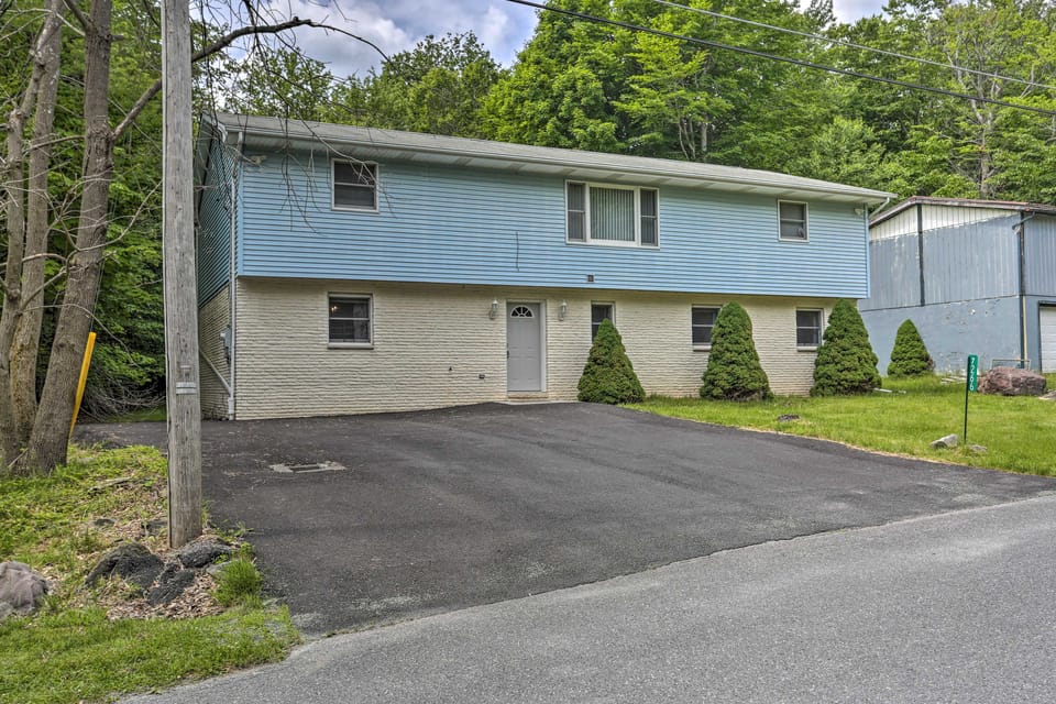 Pool/Beach Access: Spacious Tobyhanna Family Home! House in Coolbaugh Township