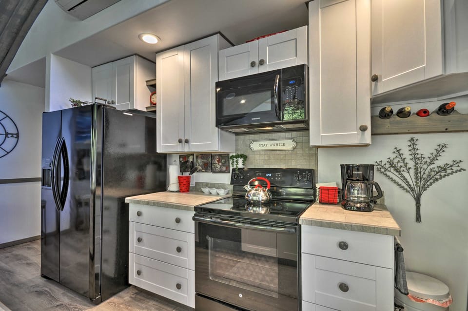 Floating Home on Columbia River w/ Provided Kayaks House in Washington