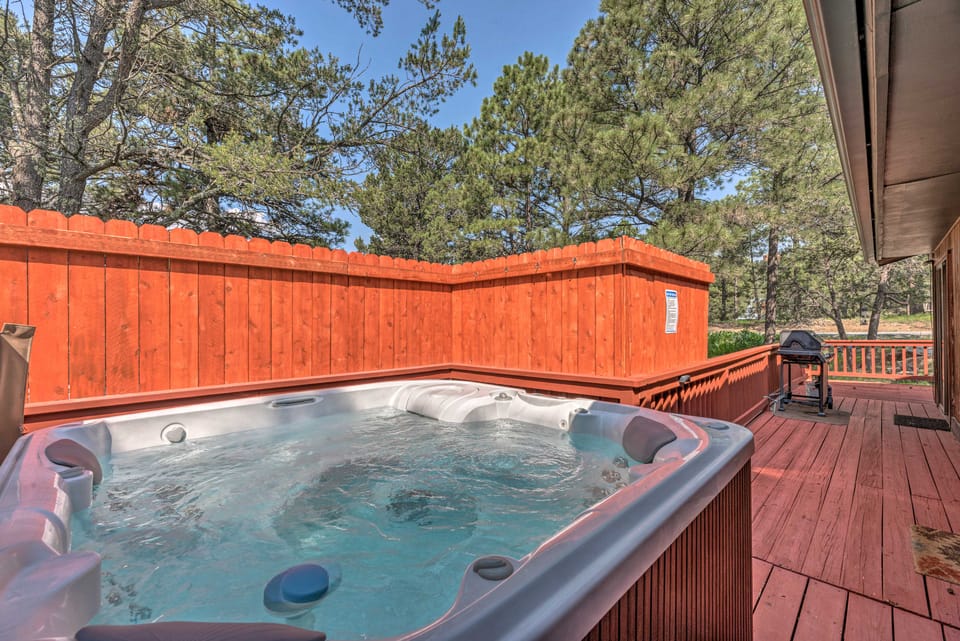 Quiet Retreat w/ Hot Tub - 16 Miles to Ski Apache! House in Ruidoso