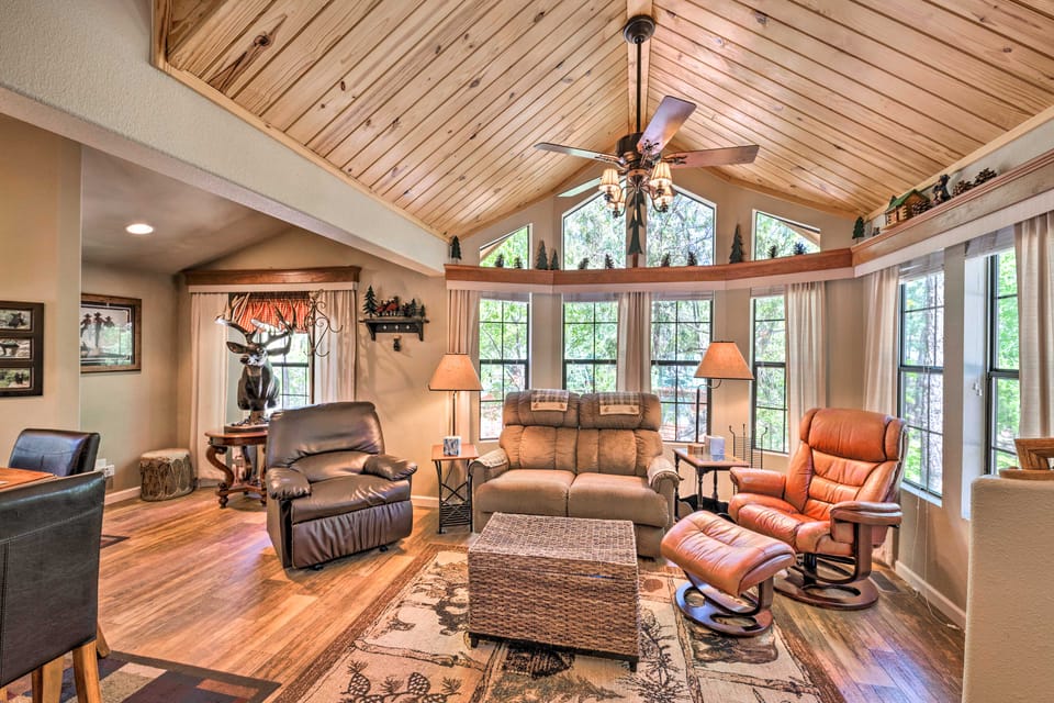 Gateway to Sunrise Resort! Show Low Cabin w/ Deck House in Show Low