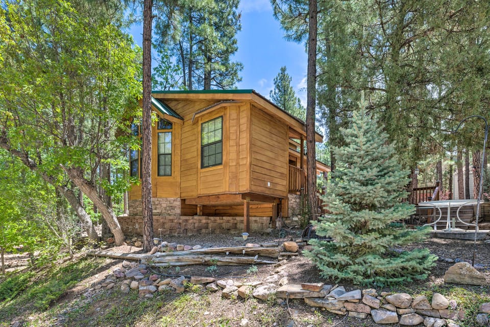 Gateway to Sunrise Resort! Show Low Cabin w/ Deck House in Show Low
