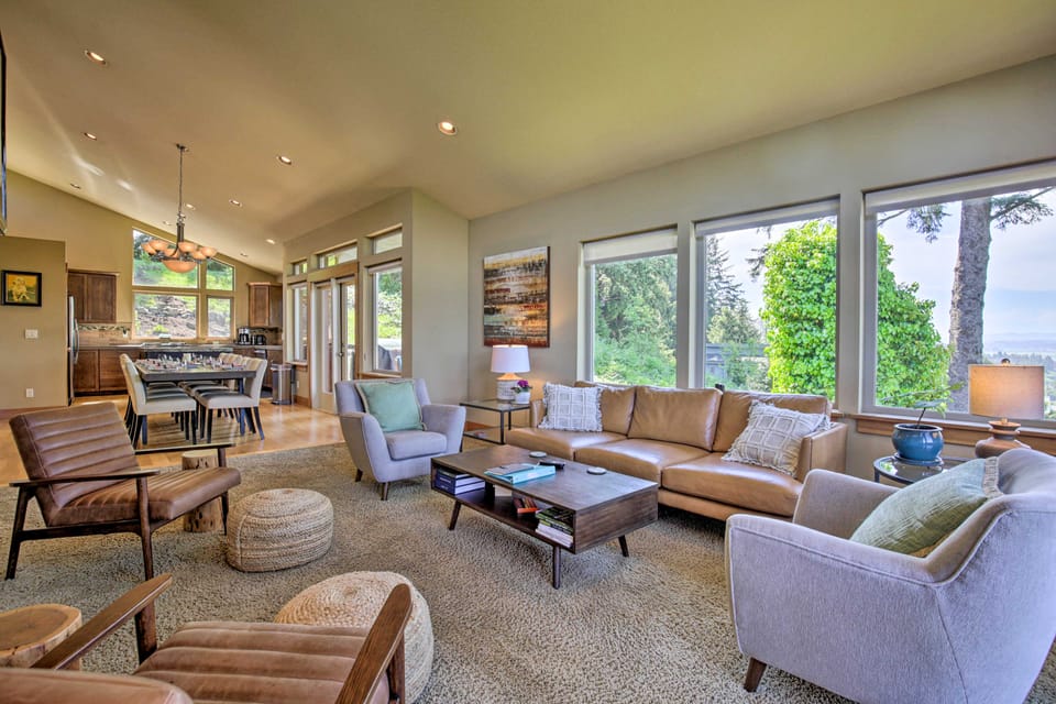 Luxe Coastal Haven w/ Bay Views & Hot Tub House in Bay City