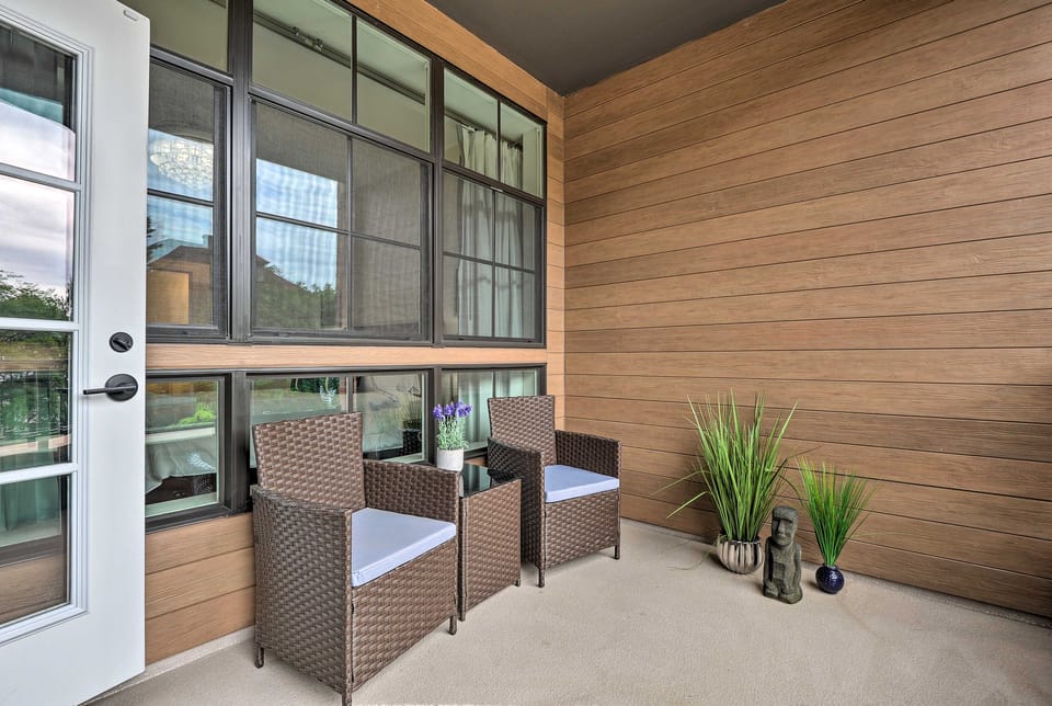 Chic Condo w/ Balcony in the Heart of Annapolis! Apartment in Spa Creek