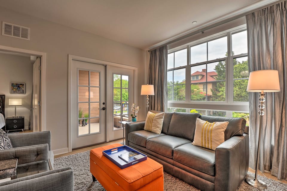 Chic Condo w/ Balcony in the Heart of Annapolis! Apartment in Spa Creek