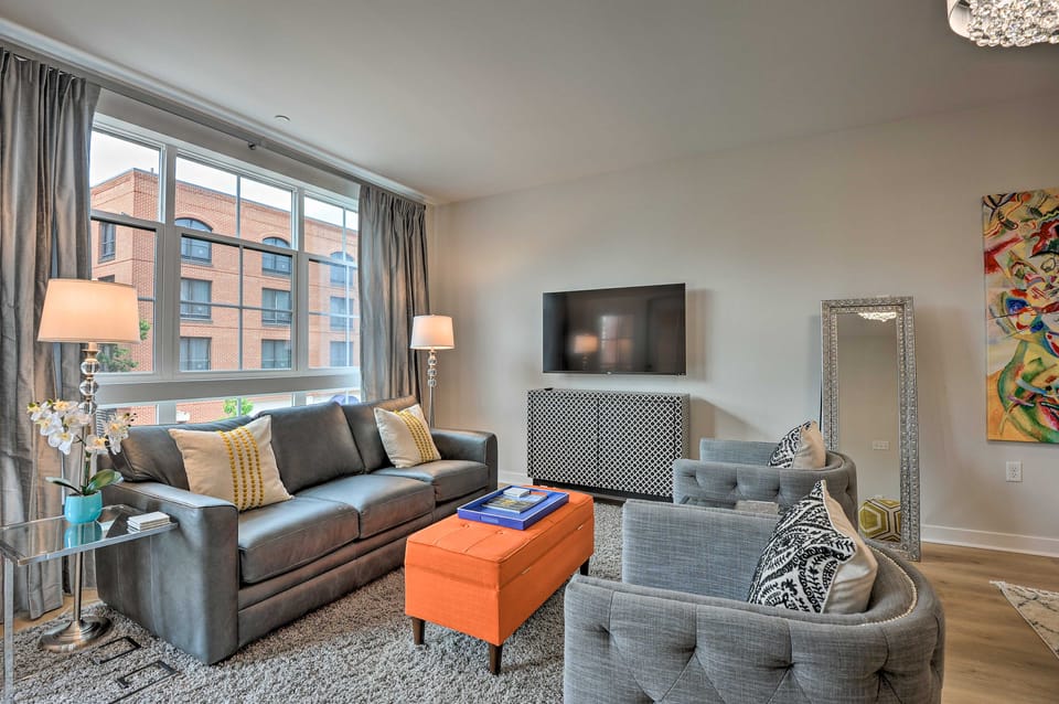 Chic Condo w/ Balcony in the Heart of Annapolis! Apartment in Spa Creek