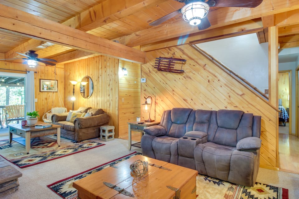 Spacious ‘Sherwood Forest Cabin’ w/ Hot Tub! House in Pinetop-Lakeside