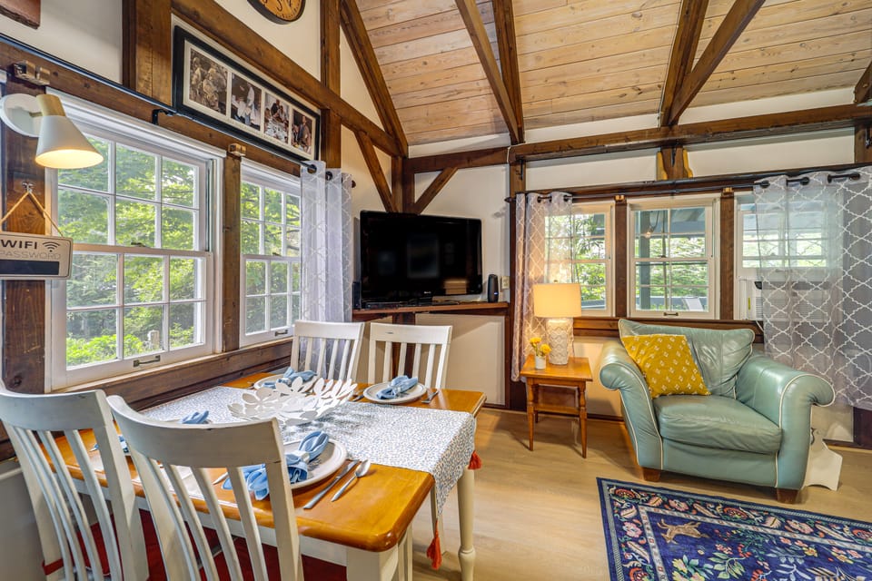 6 Mi to Grandfather Mtn: Lake Cottage w/ Deck Cottage in North Carolina