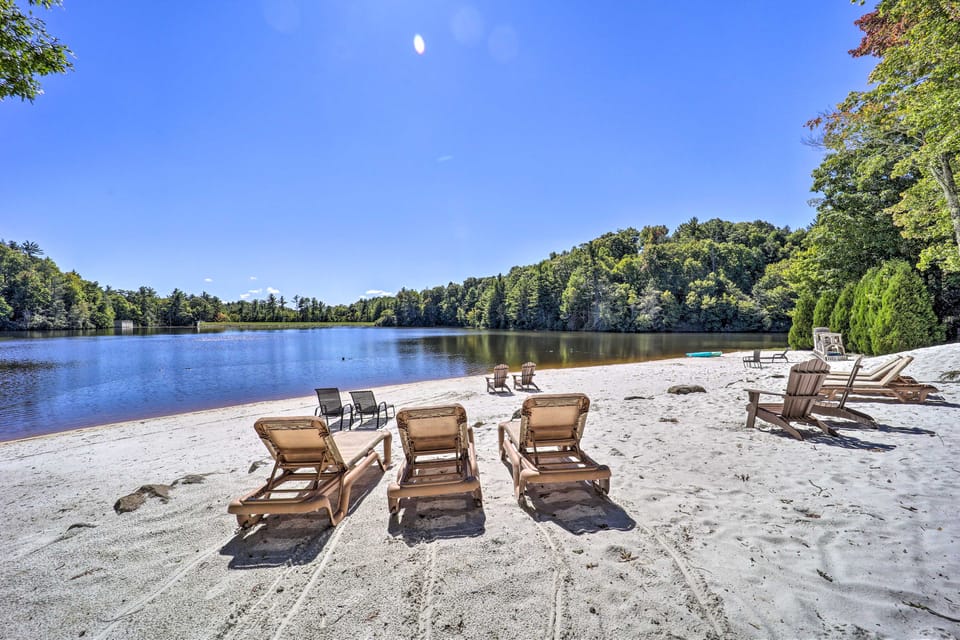 6 Mi to Grandfather Mtn: Lake Cottage w/ Deck Cottage in North Carolina