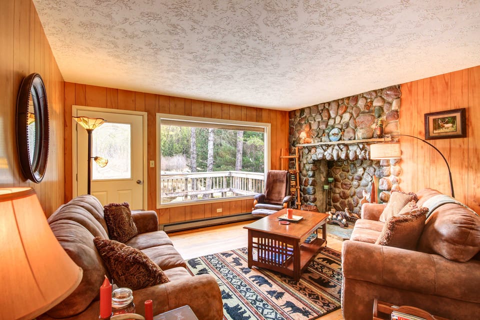 Angler's Dream Remote Escape on Bull River! House in Idaho