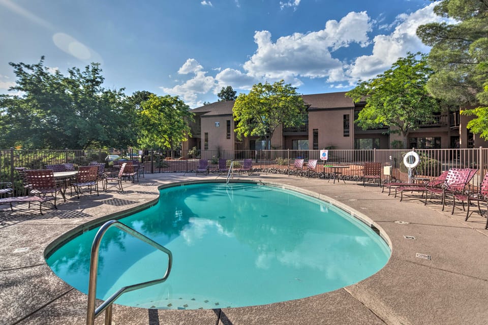 Pool Access & Private Deck: Condo in Sedona Apartment in Village of Oak Creek