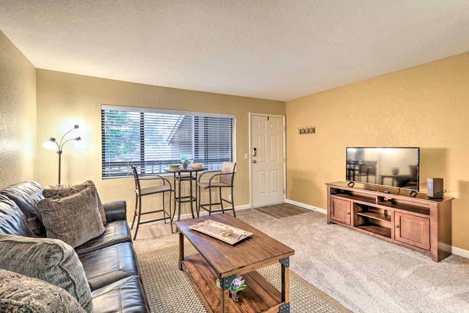 Pool Access & Private Deck: Condo in Sedona Apartment in Village of Oak Creek