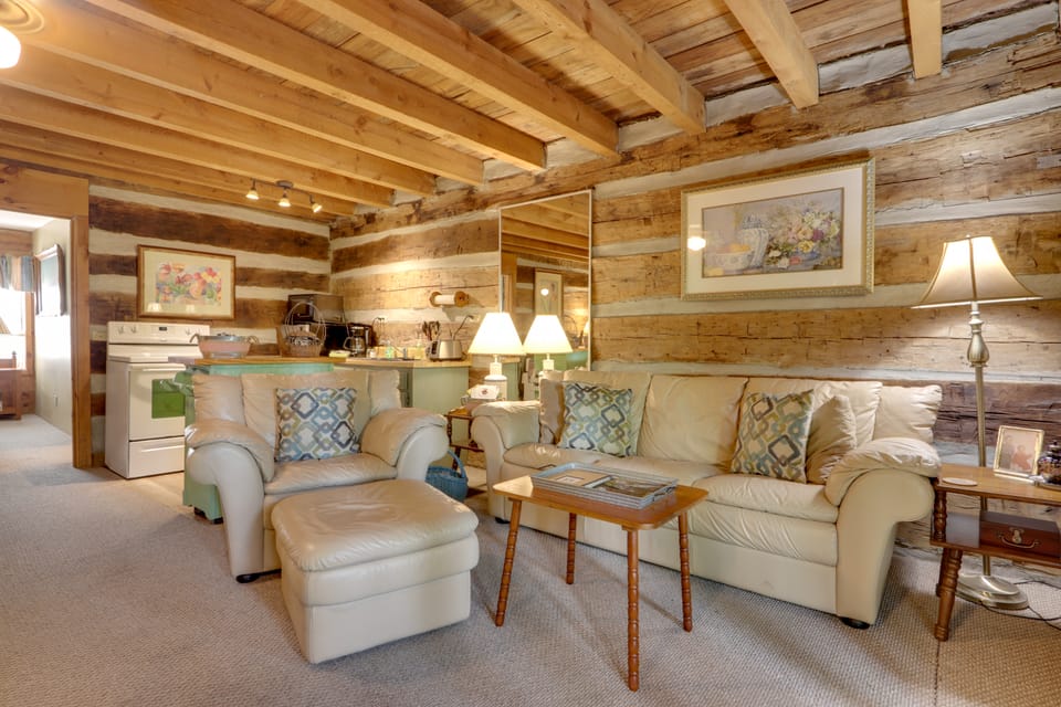 Outdoorsmen’s Paradise on the Little River Apartment in Townsend