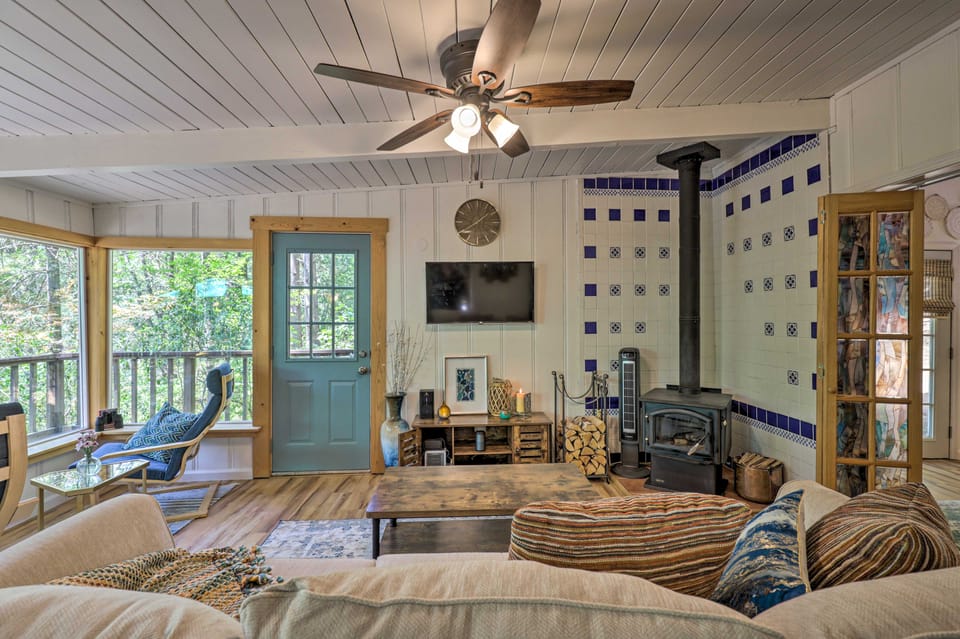 Loch Lomond Cabin w/ Hot Tub, Near Wineries! House in San Francisco Bay Area