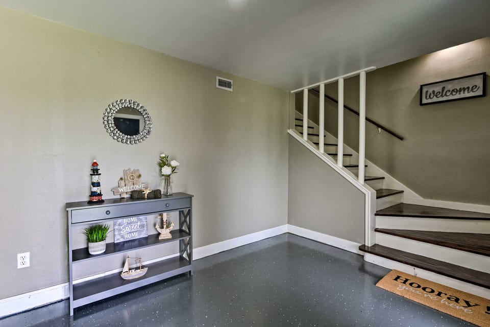 Spacious + Modern Family Duplex in Galveston! Apartment in Texas City