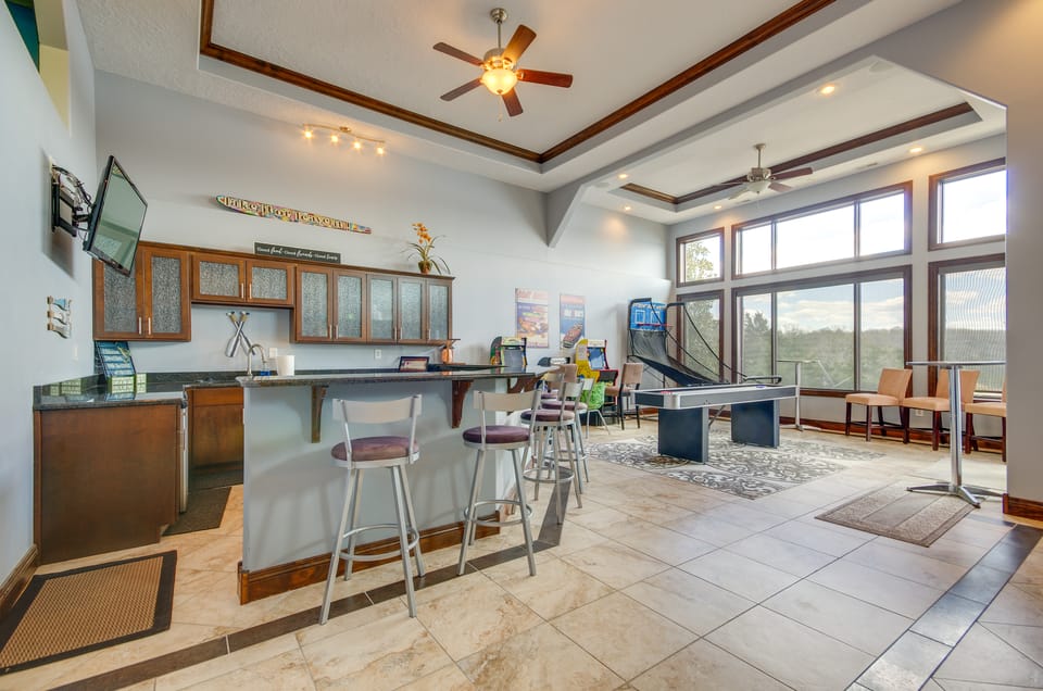 Luxe Group Home w/ Boat Dock in Lake of the Ozarks House in Osage Beach