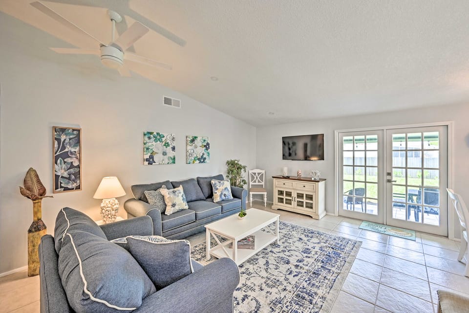 Retreat w/ Heated Pool Near Vanderbilt Beach! House in Naples Park