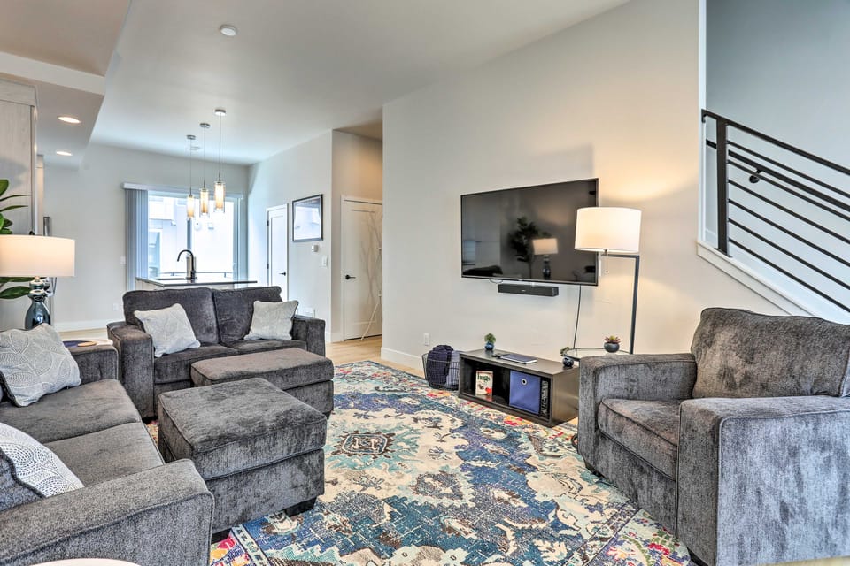 Trendy Denver Townhome - Walk to Mile High Stadium Apartment in Denver