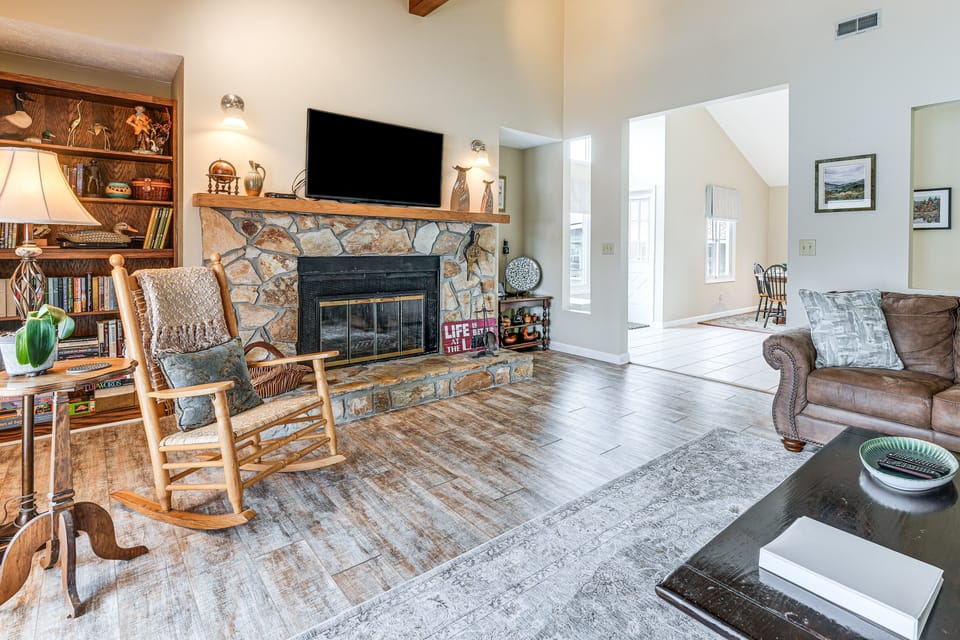 Fire Pit & Boat Dock: Lake Chatuge Townhome! Apartment in Hiawassee