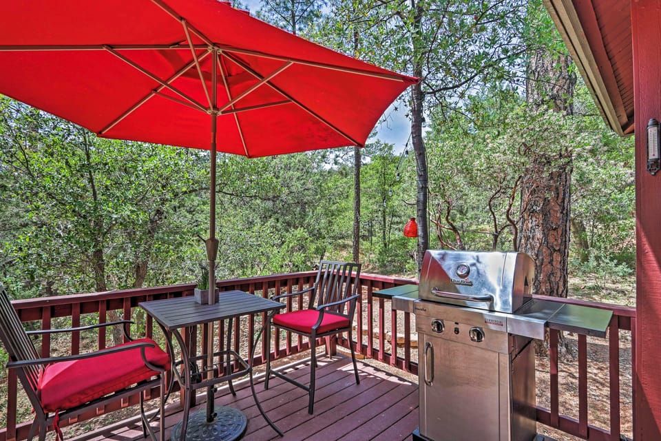 Furnished Deck: Romantic Strawberry/Pine Studio! House in Strawberry