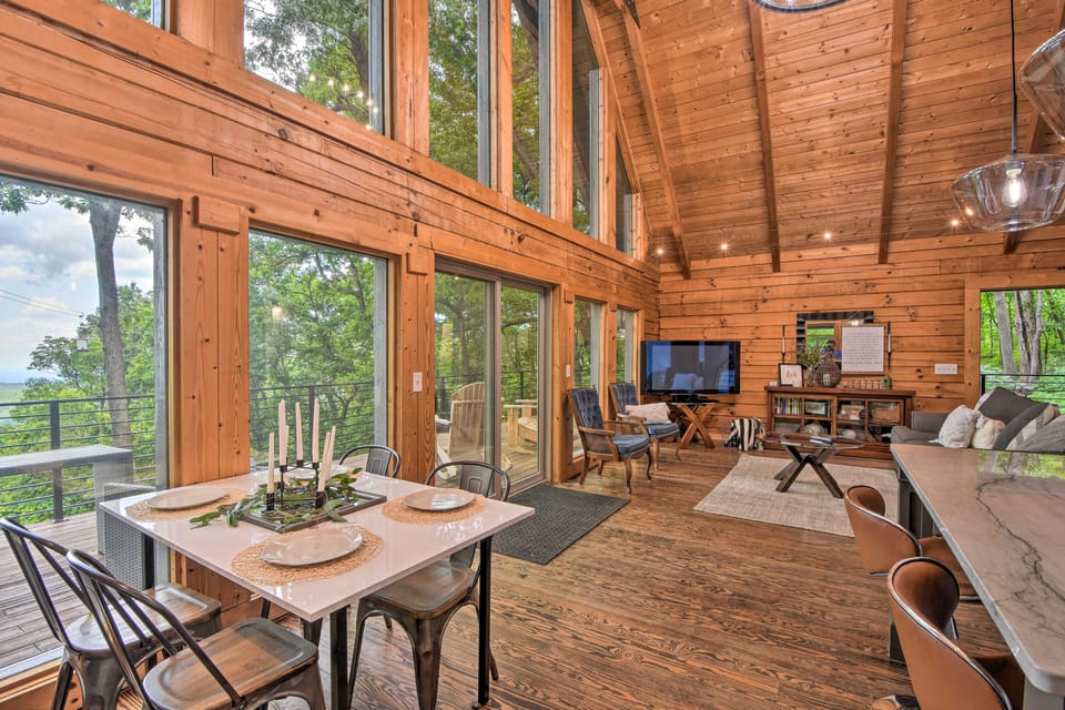 Luxe Jasper Cabin w/ Deck + Blue Ridge Mtn Views! House in Georgia