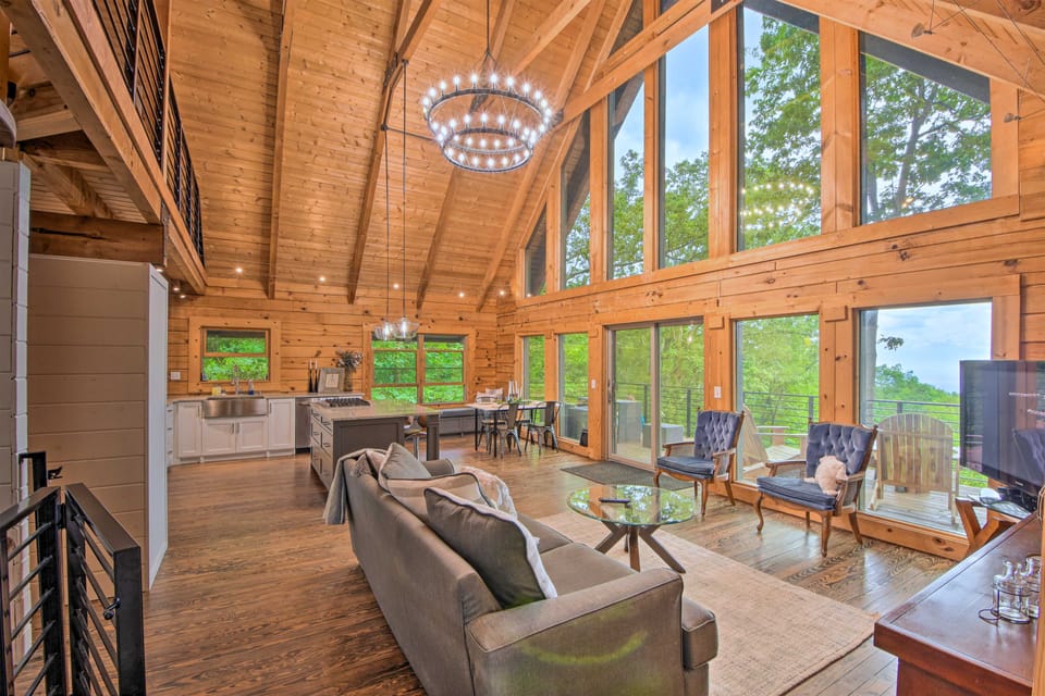 Luxe Jasper Cabin w/ Deck + Blue Ridge Mtn Views! House in Georgia