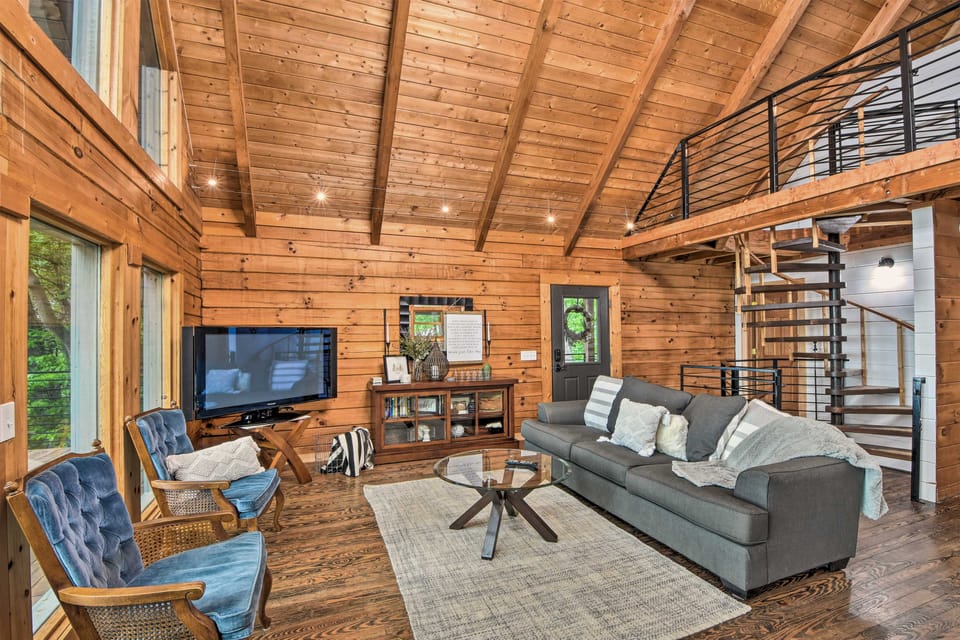 Luxe Jasper Cabin w/ Deck + Blue Ridge Mtn Views! House in Georgia