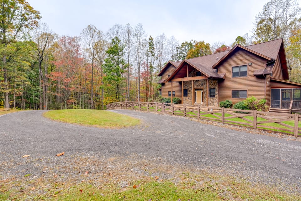 Spacious 5,200-Sq-Ft Cabin in Shenandoah Valley House in Shenandoah Valley