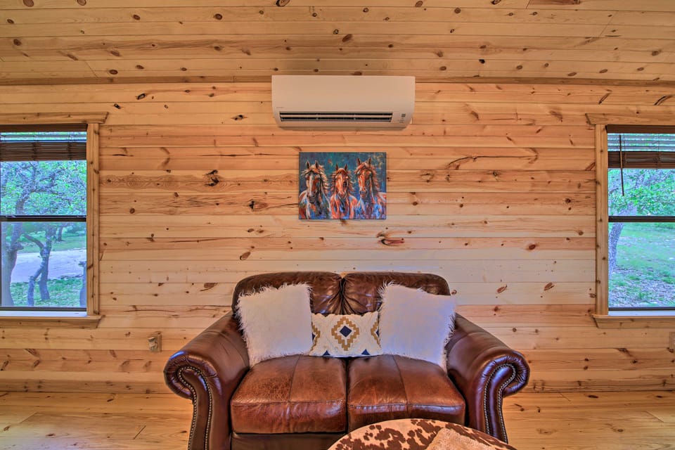 Rustic-Chic Country Cabin - 10 Mi to Main Street! House in Rio Grande