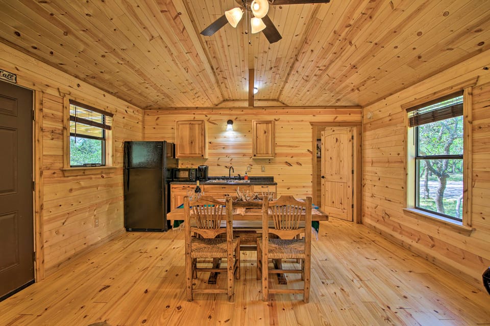 Rustic-Chic Country Cabin - 10 Mi to Main Street! House in Rio Grande