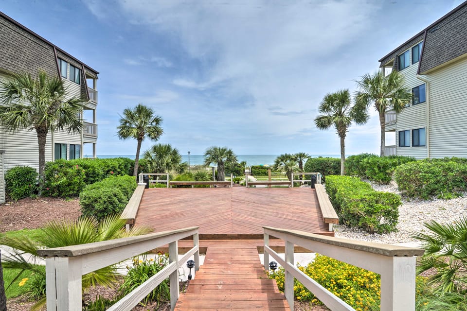 Ocean-View Balcony! Myrtle Beach 3rd-Floor Retreat Apartment in Myrtle Beach