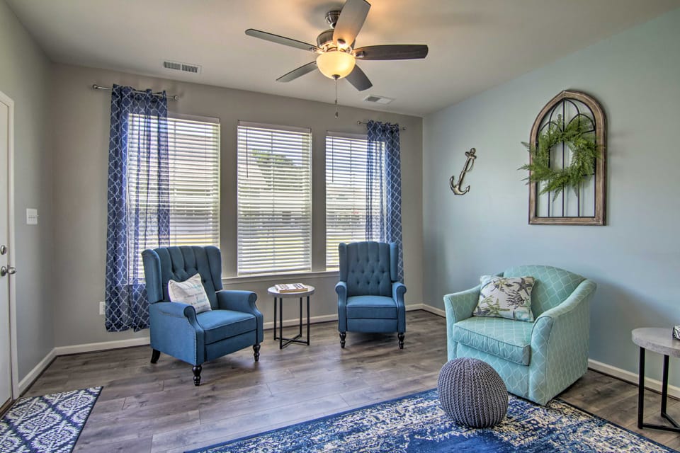 Sunny End-Unit Townhome–Steps to Resort Amenities! Apartment in Millville