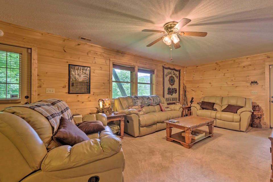Mountain-View Maggie Valley Home w/ 2 Decks! House in Ivy Hill