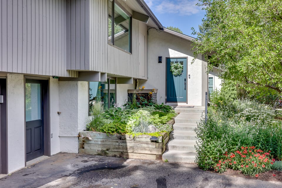 Modern Mountain Escape on Golf Course w/ Hot Tub! Apartment in Eagle County