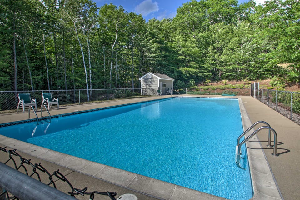 Intervale Family Retreat: Mtn View & Pool Access! Apartment in Bartlett